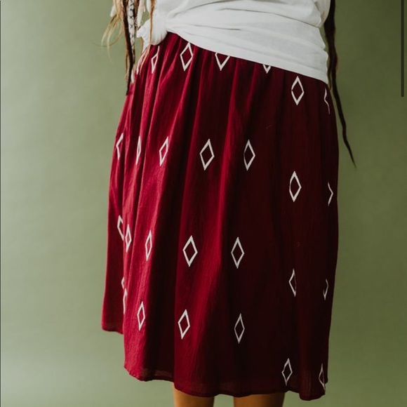 Roolee marquise diamond embroidered skirt burgundy - Picture 6 of 8